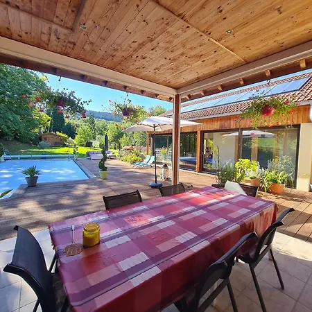 Couette-café Familiale Avec Piscine Et à - Fr-1-589-708