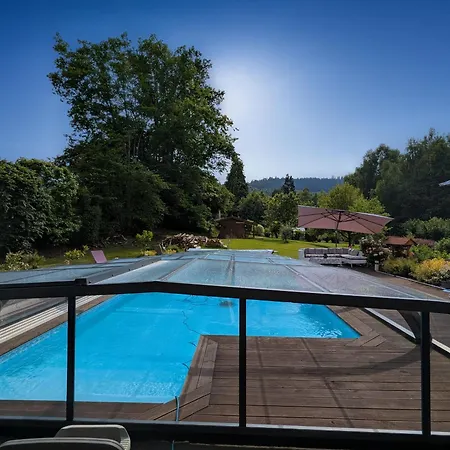 Familiale Avec Piscine Et A Bed & Breakfast